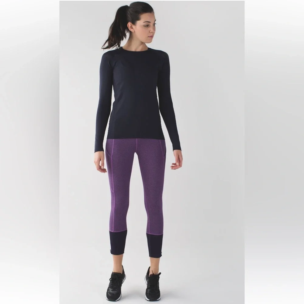 Lululemon Crop Leggings Size 4 Rebel Runner Grape & Black Herringbone Ankle Zip
